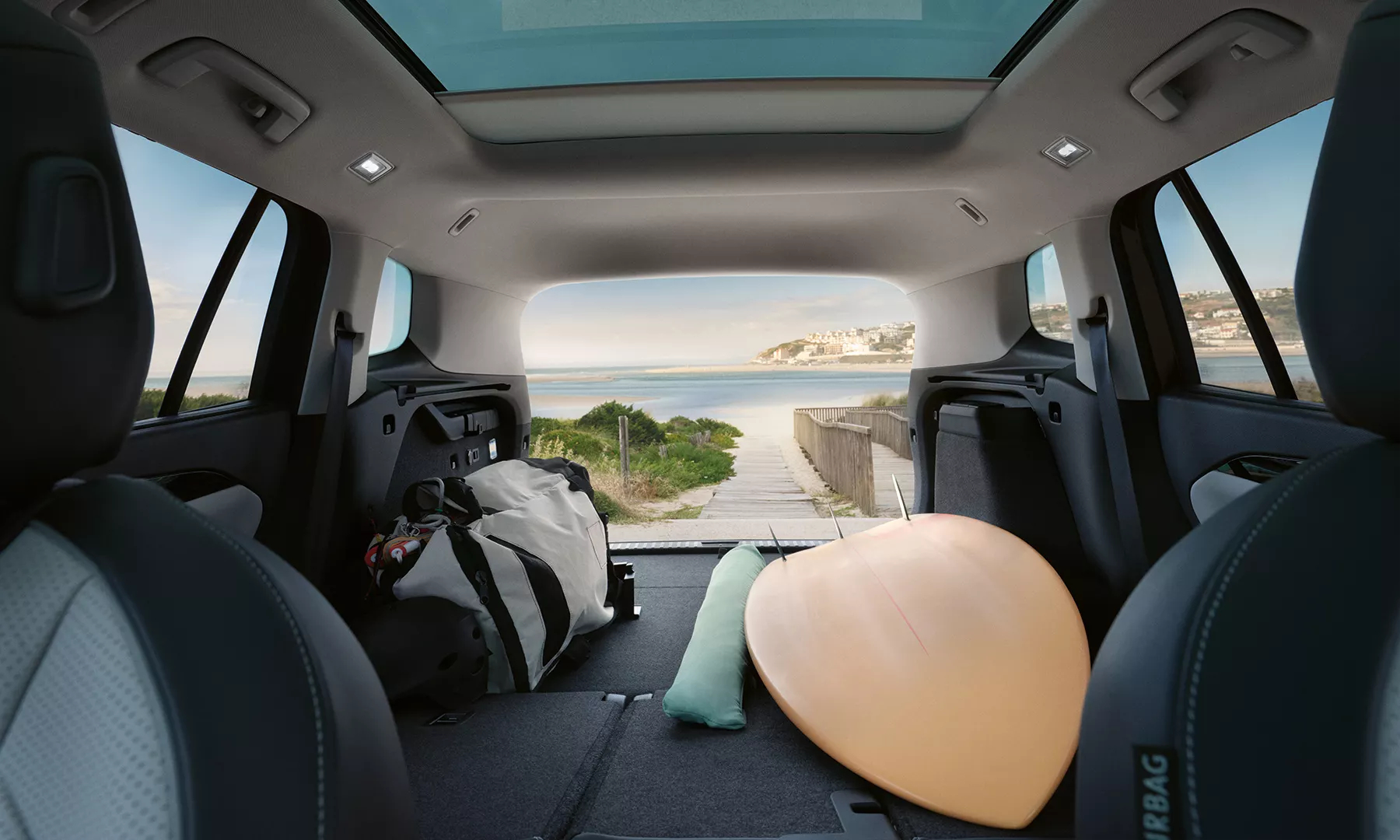 TY0014_Tayron_interior_cargo_position